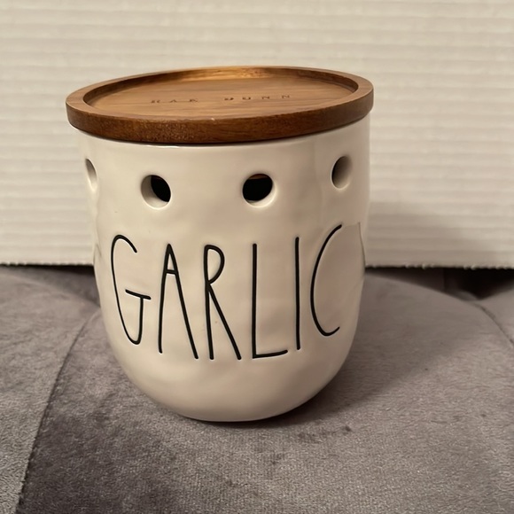 Rae Dunn GARLIC Canister - Picture 2 of 8
